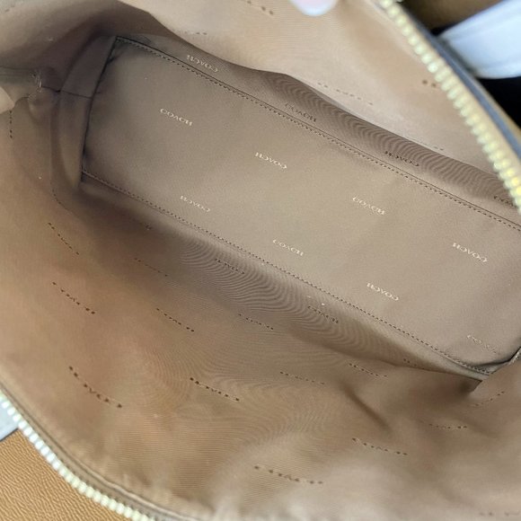 Coach Charlie 40 - Picture 4 of 5